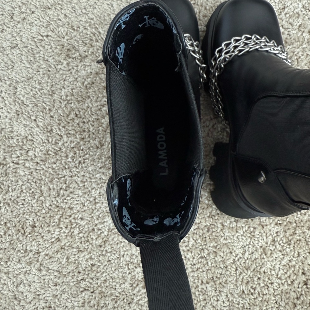 Lamoda Black Combat Boots with Chain Accent - size 6 - Picture 6 of 6